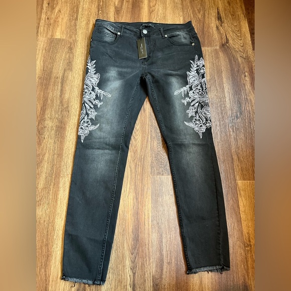 Romeo & Juliet Couture Black and White Skinny Jeans with Embroidery - Picture 1 of 9